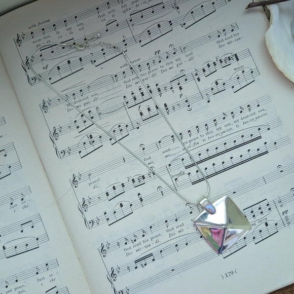 Elegant Silver Pendant Necklace - Picture 8 of 9